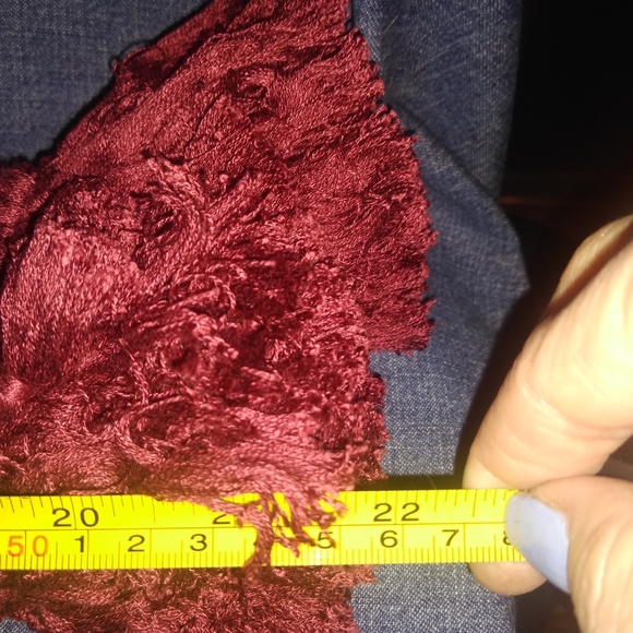 Wine colored pair of vintage curtain tassel tiebacks - Picture 9 of 9